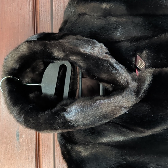 GRANDELLA II Styled By Sportowne VTG fur coat in a beautiful Dark Brown 12 - Picture 2 of 16